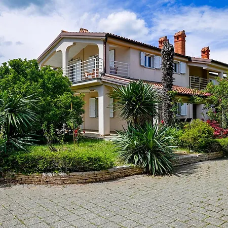 Oliveto * 罗维尼村